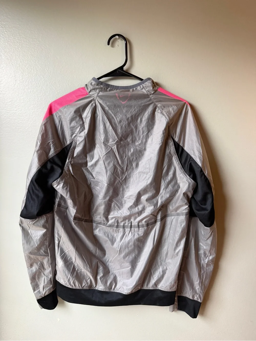 Nike Women’s Gray Pink Lightweight Running Windbreaker Jacket